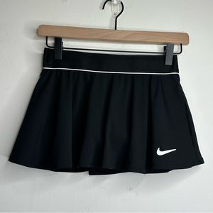 Nike Women’s Court Dri-Fit Victory Flouncy Skirt Size Medium